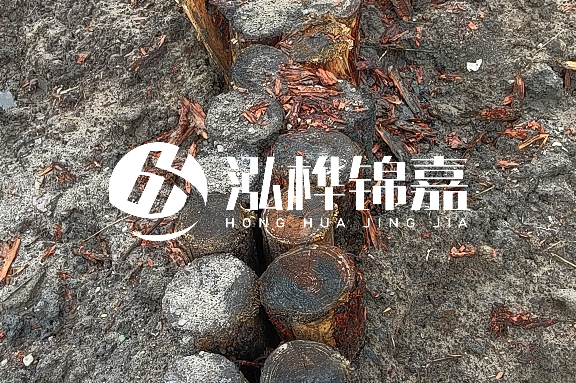 魚塘淤泥太多怎么清理？挖掘機(jī)清除淤泥的作用及方法