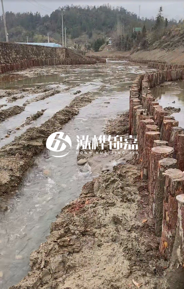 佳木斯河道清淤專業(yè)施工-河道清淤國(guó)家規(guī)定是幾米？