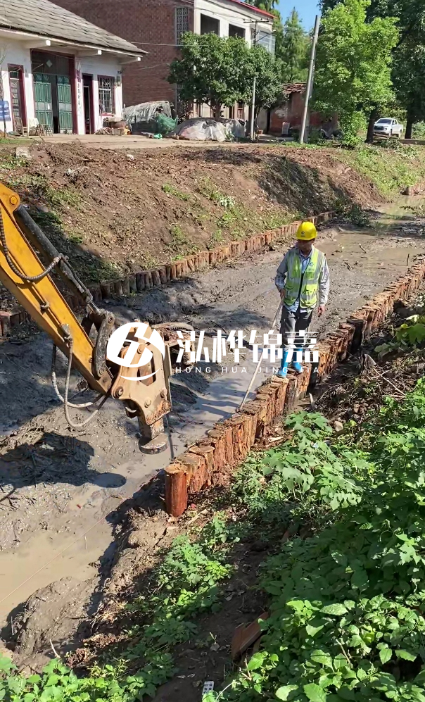 寧德河道清淤專業(yè)施工-挖掘機(jī)清理河底淤泥的深度如何控制？