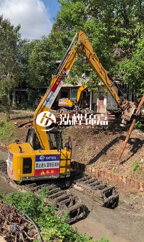 新余河道清淤專業(yè)施工-水陸挖掘機(jī)河道清淤的方式？