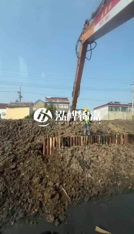 南陽挖機打木樁專業(yè)施工-打防汛木樁時選用多粗的木樁為宜？