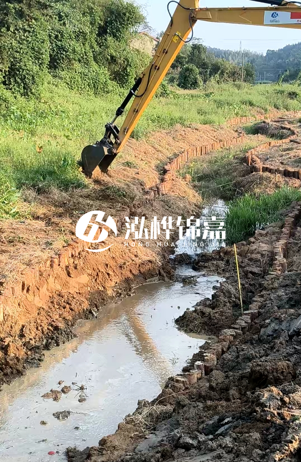 十堰河道清淤專業(yè)施工-打完松木樁后清理淤泥費用高不高？
