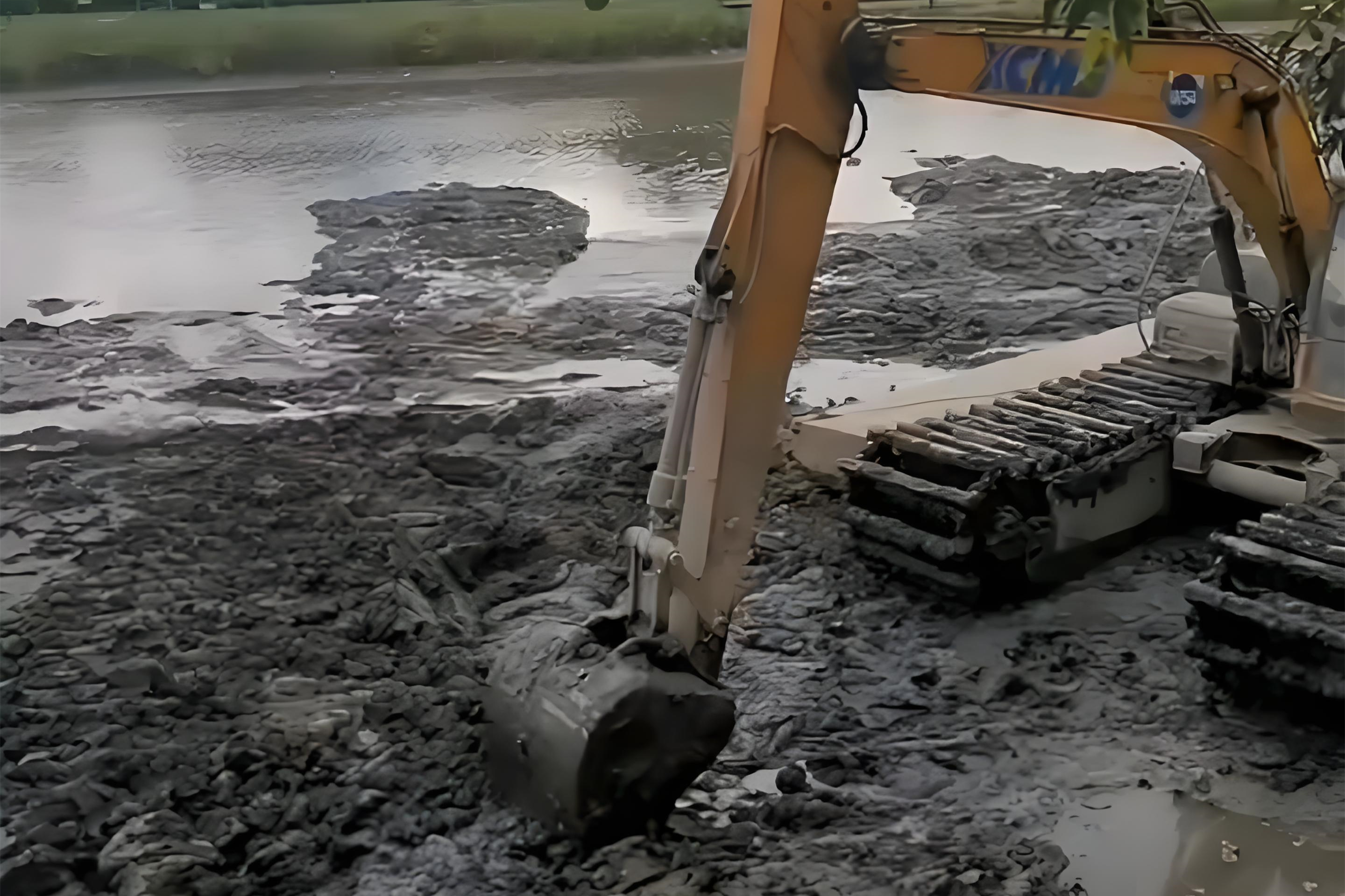 江西水挖清淤團隊泓樺錦嘉-水上挖機清淤要避開汛期嗎？