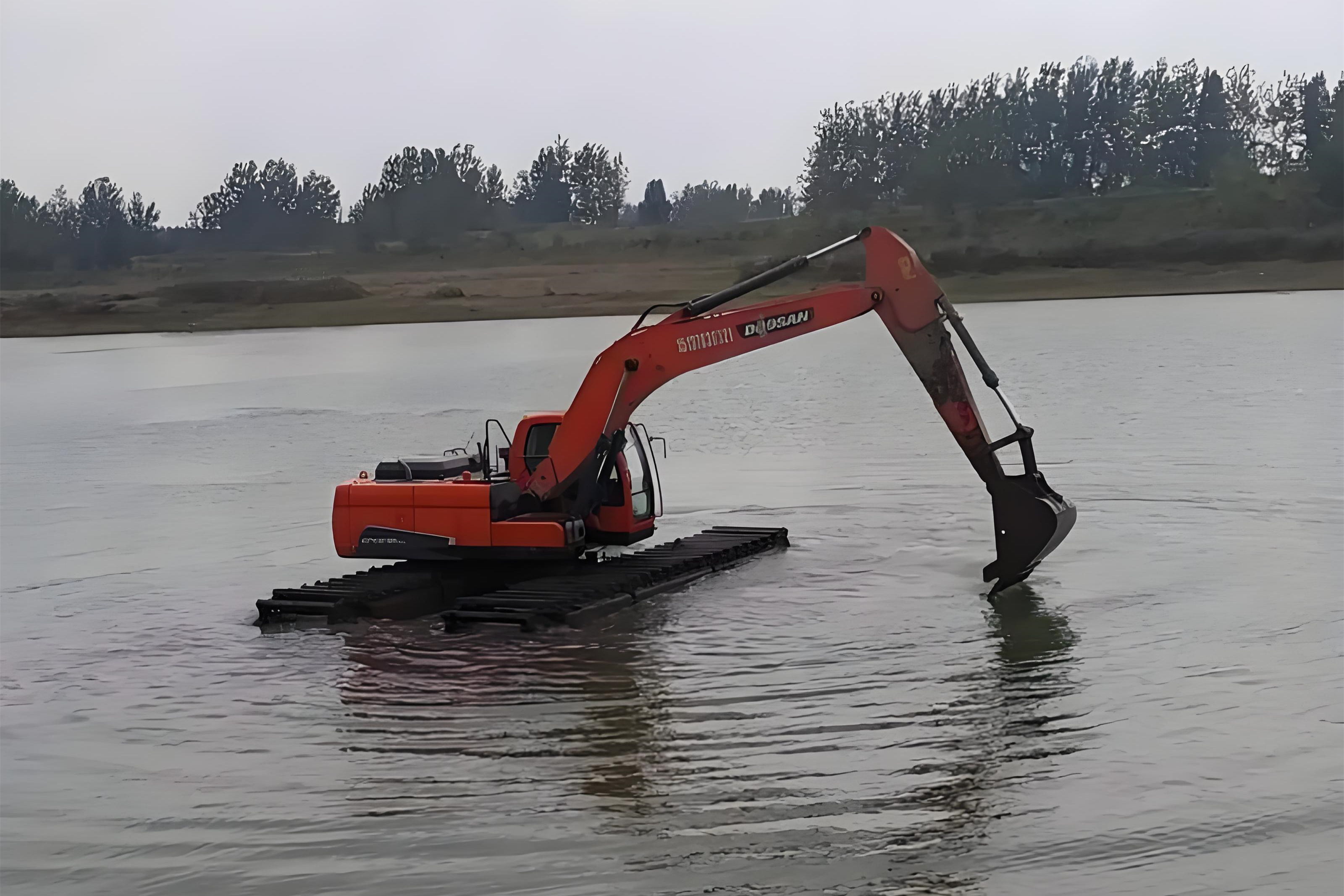 南昌水挖清淤團隊泓樺錦嘉-大面積沼澤地清淤總價一般什么范圍？