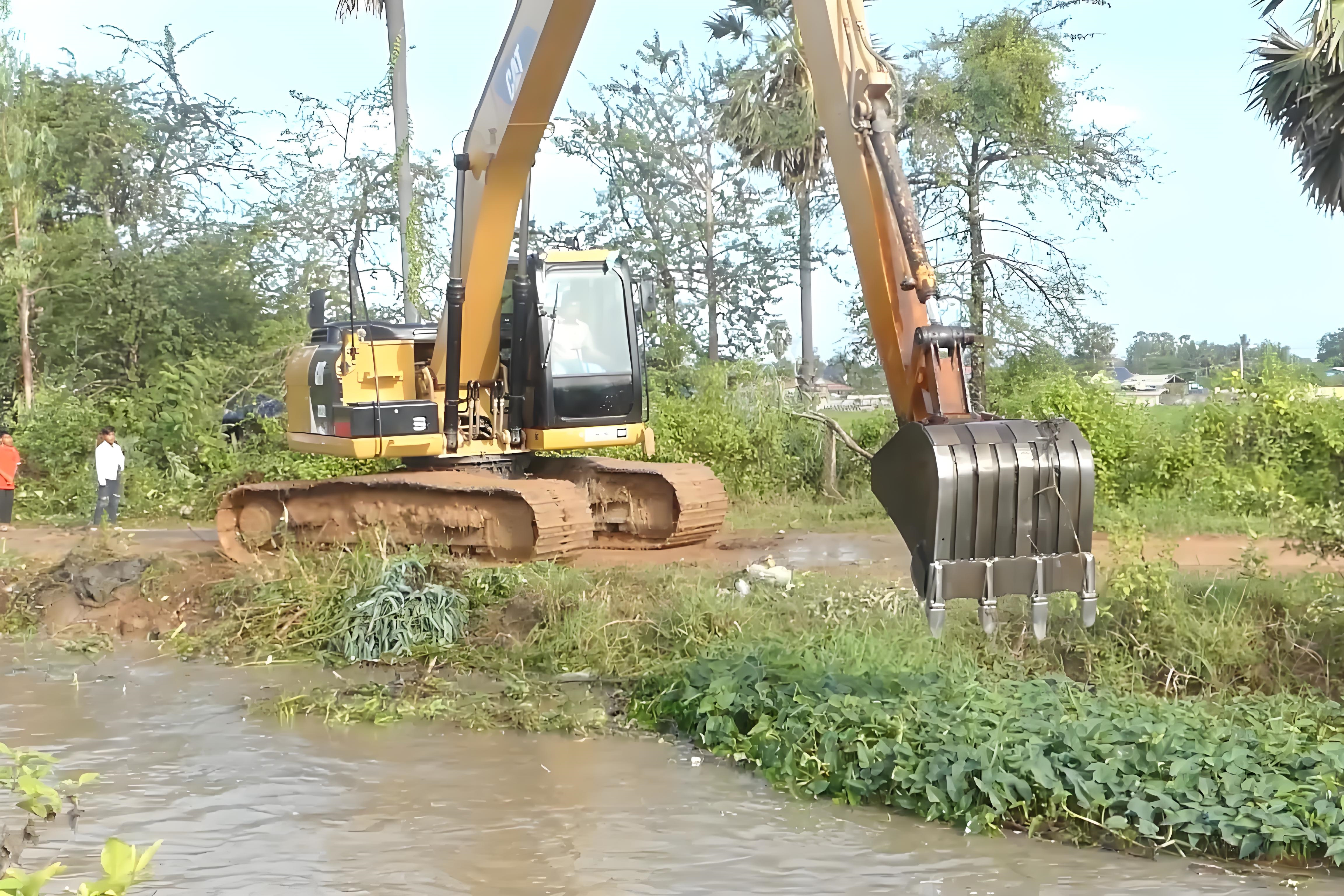 江蘇鹽城挖機清淤施工隊-鄉(xiāng)村溝渠清淤的深度一般是多少？