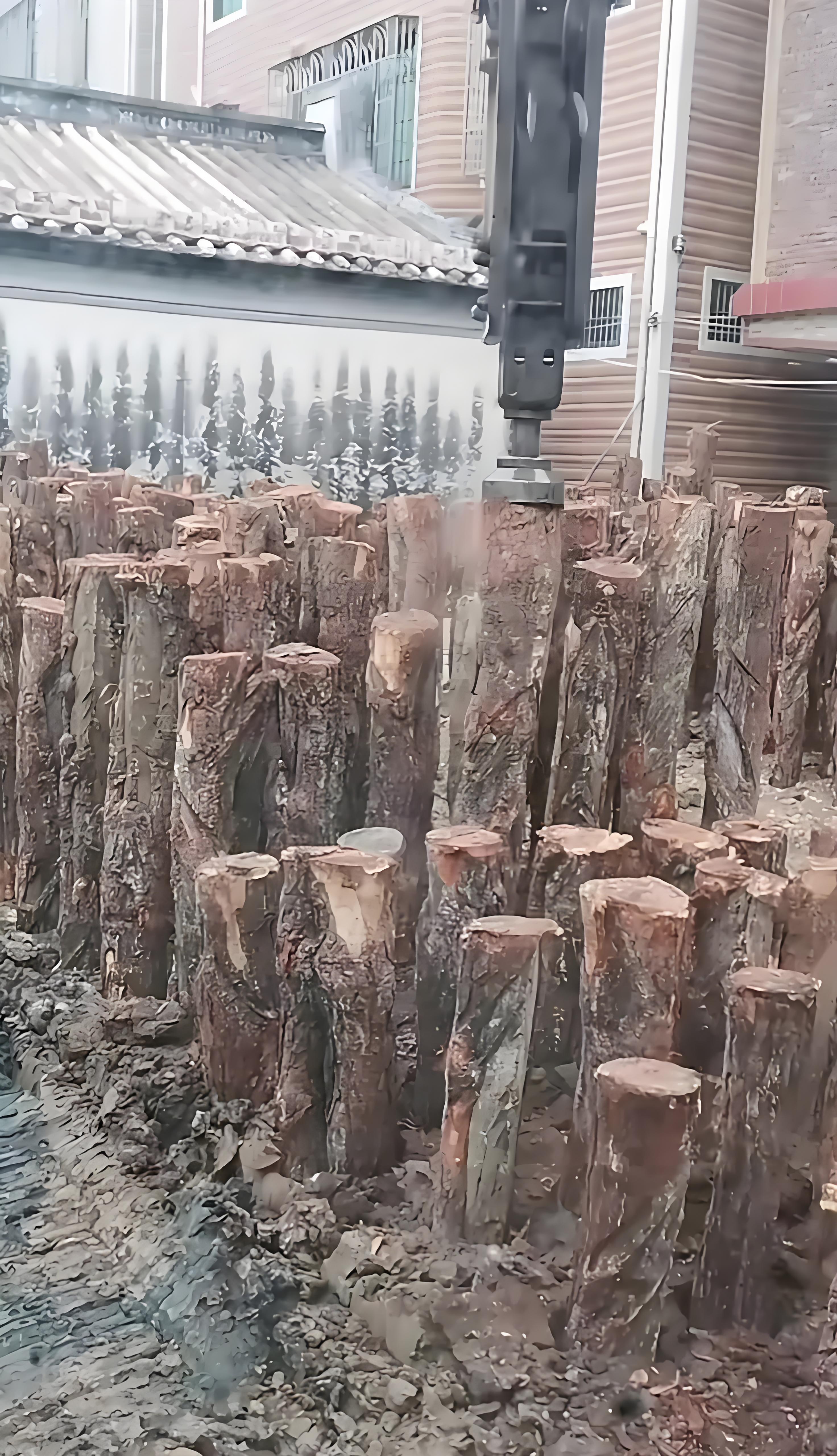 松木樁廠家泓樺錦嘉 - 河道駁岸樁和混凝土駁岸哪個更劃算？